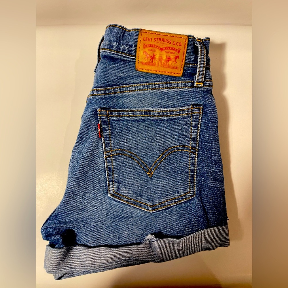 LEVIS HIGH WAIST CUFFED BUTTON FLY SHORTS WAIST 25